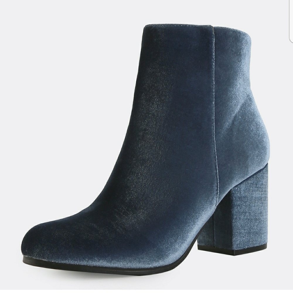 NWOT ICE BLUE BOOT